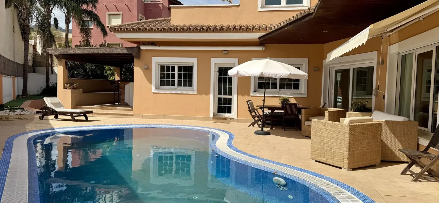 Sale of detached villa in Playamar 0