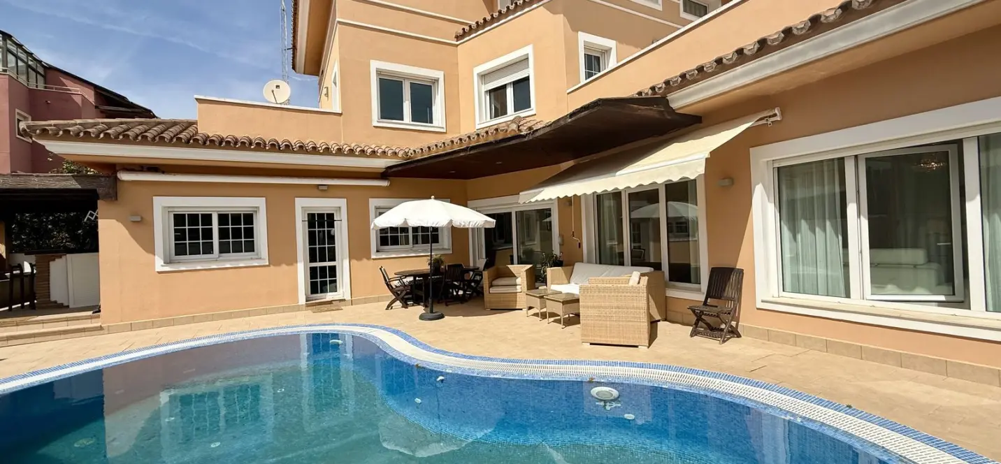 Sale of detached villa in Playamar 2