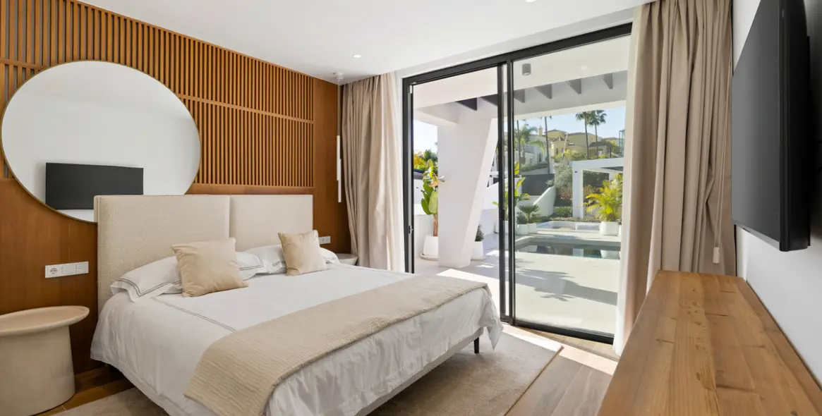 Продажа  отдельно стоящей виллы в Nueva Andalucía 13