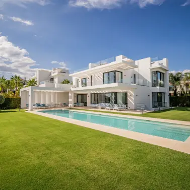 Продажа  отдельно стоящей виллы в Los Flamingos