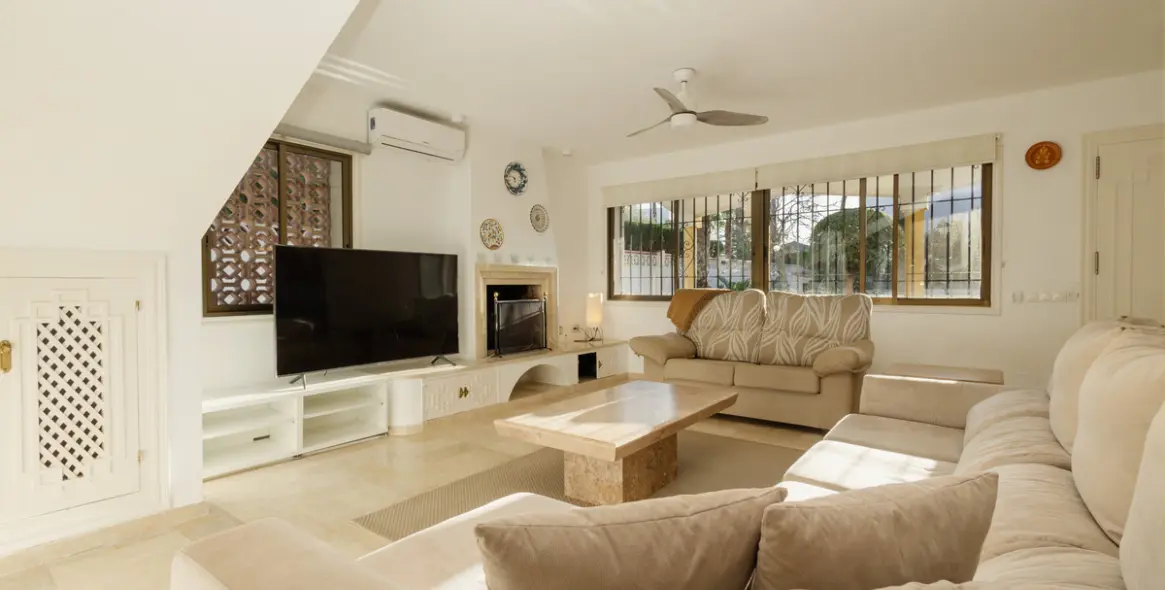 Long-term rent of detached villa in Las Chapas 1