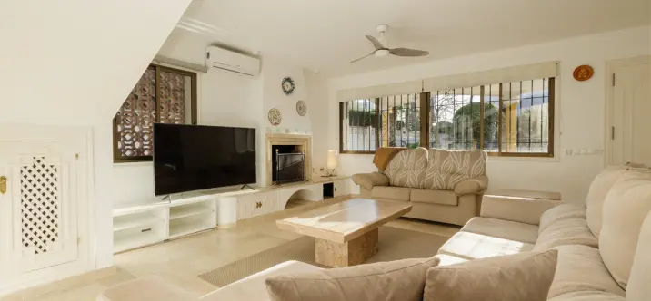 Long-term rent of detached villa in Las Chapas 0