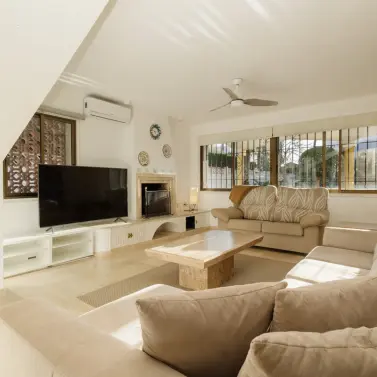 Short-term rent of detached villa in Las Chapas