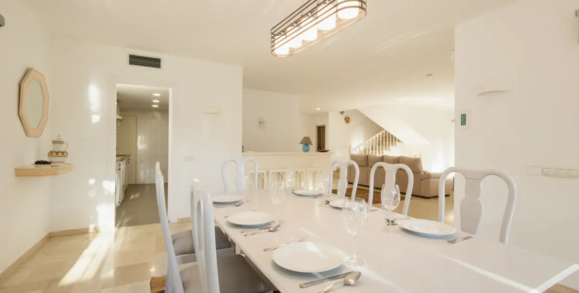 Short-term rent of detached villa in Las Chapas 24