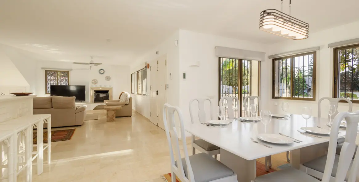 Short-term rent of detached villa in Las Chapas 29