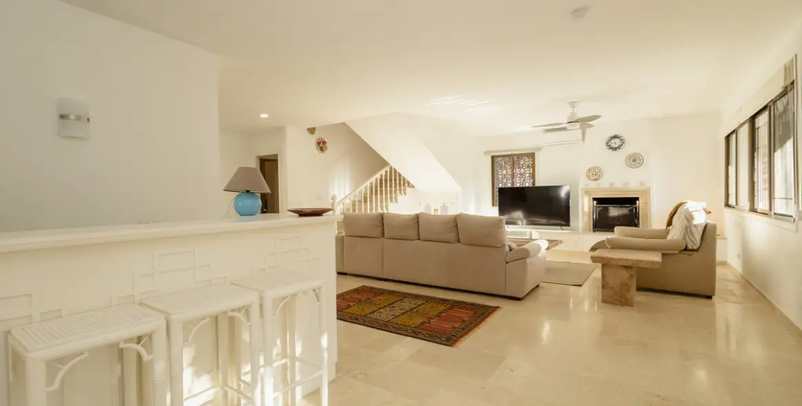 Short-term rent of detached villa in Las Chapas 31