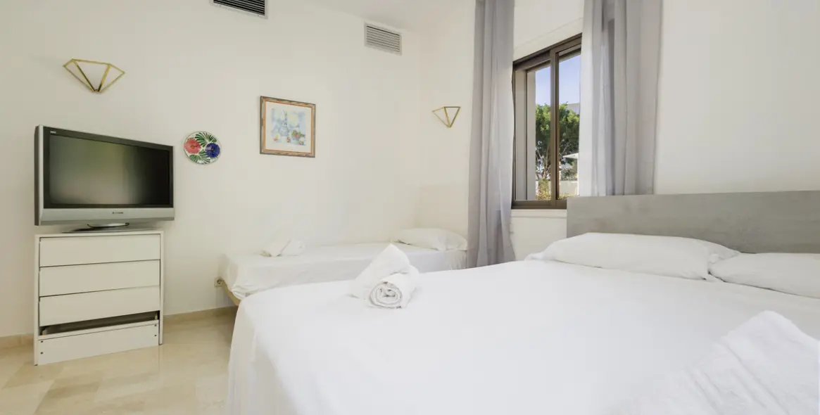 Short-term rent of detached villa in Las Chapas 38