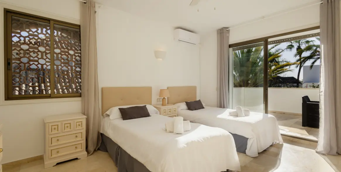 Short-term rent of detached villa in Las Chapas 42