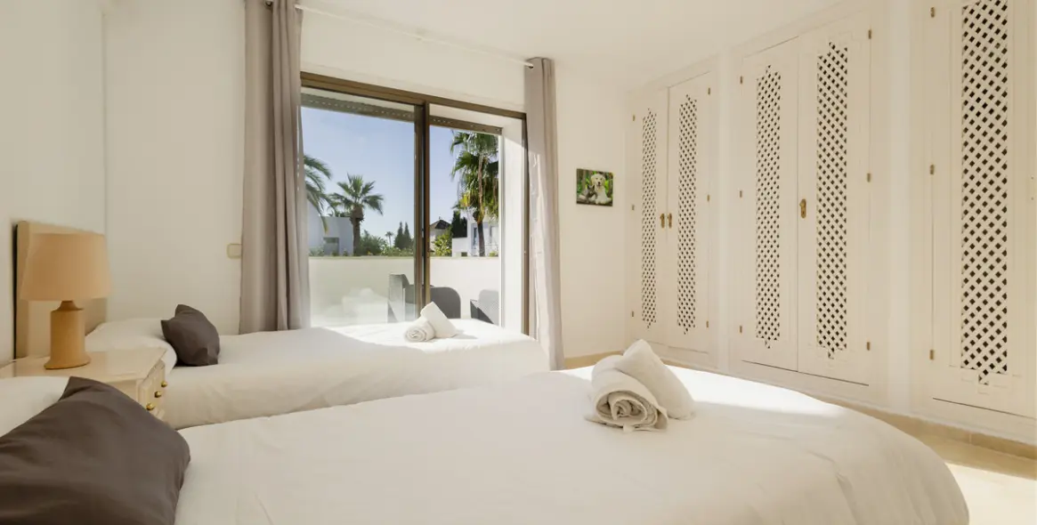 Short-term rent of detached villa in Las Chapas 46