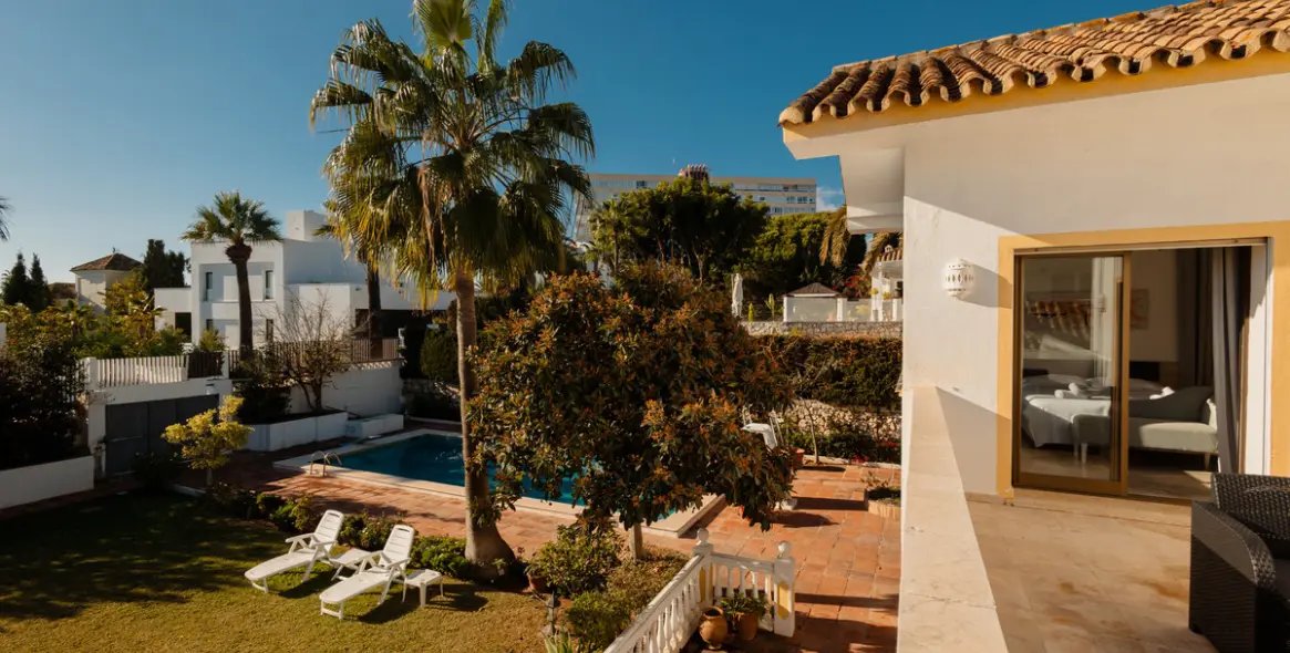 Short-term rent of detached villa in Las Chapas 53