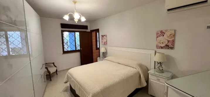 Alquiler a largo plazo de villa independiente en Sierrezuela 1