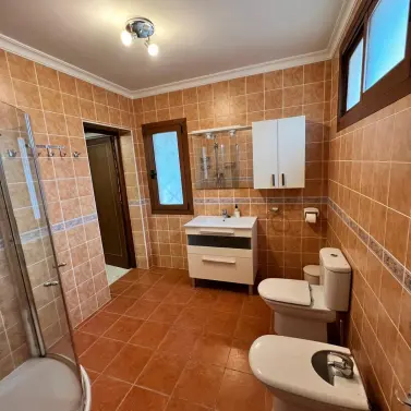 Alquiler a largo plazo de villa independiente en Sierrezuela