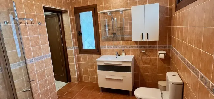 Alquiler a largo plazo de villa independiente en Sierrezuela 4