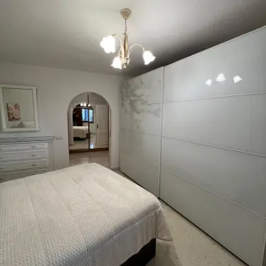 Alquiler a largo plazo de villa independiente en Sierrezuela