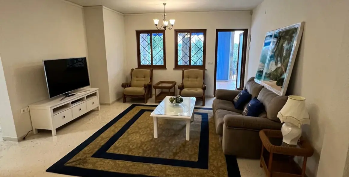 Long-term rent of detached villa in Sierrezuela 8