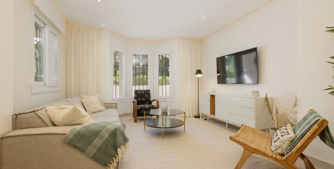 Alquiler a corto plazo de apartamento en planta baja en Nueva Andalucía 1