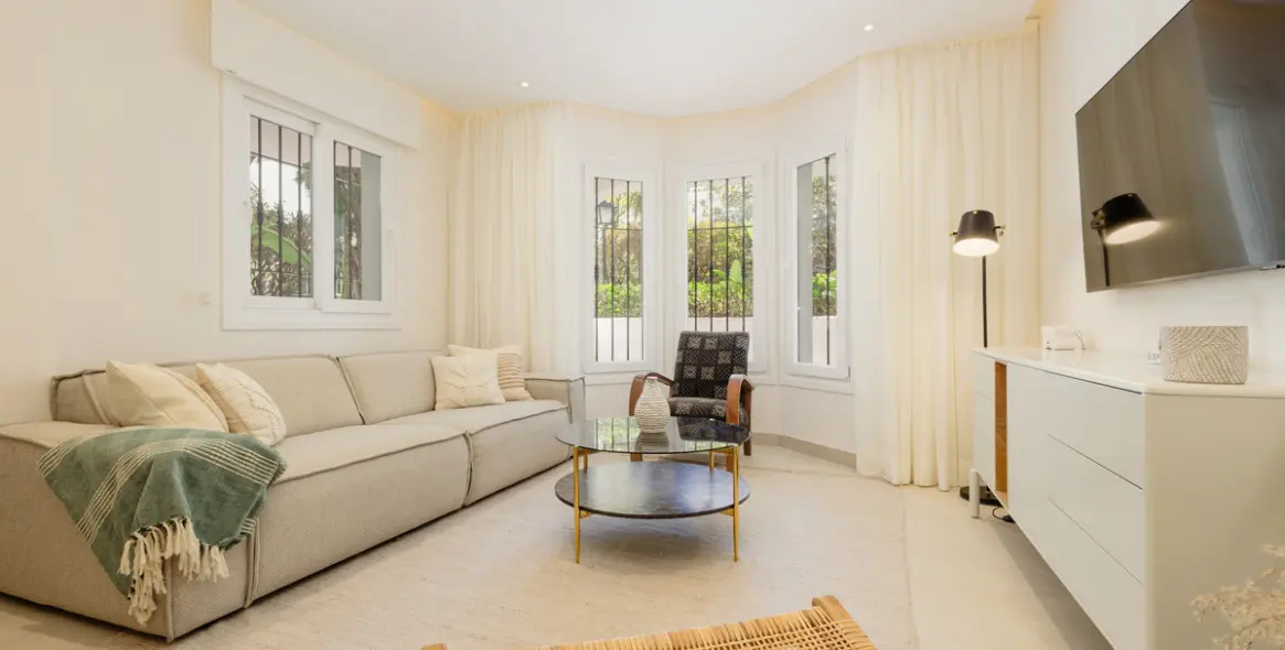 Alquiler a corto plazo de apartamento en planta baja en Nueva Andalucía 13