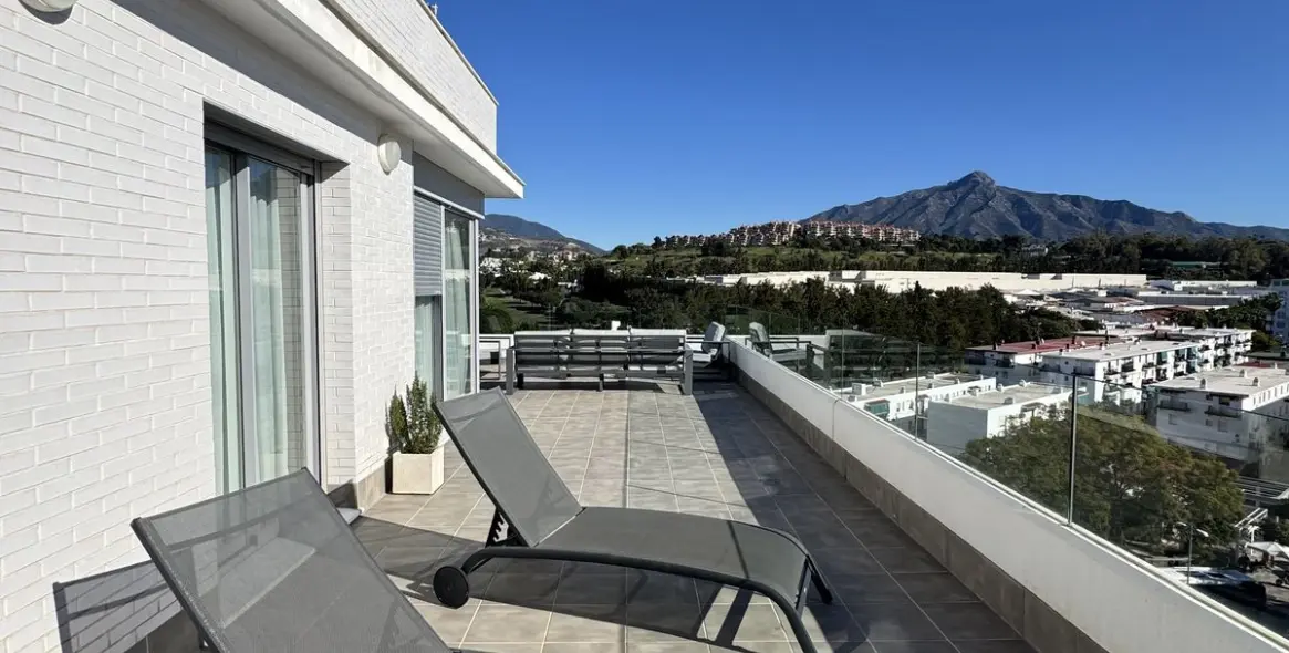 Long-term rent of penthouse in Nueva Andalucía 2