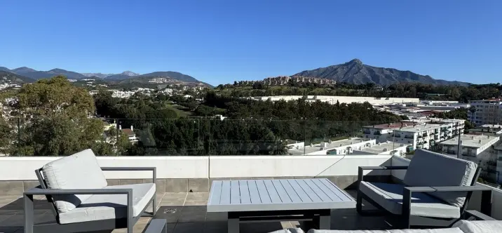 Long-term rent of penthouse in Nueva Andalucía 2