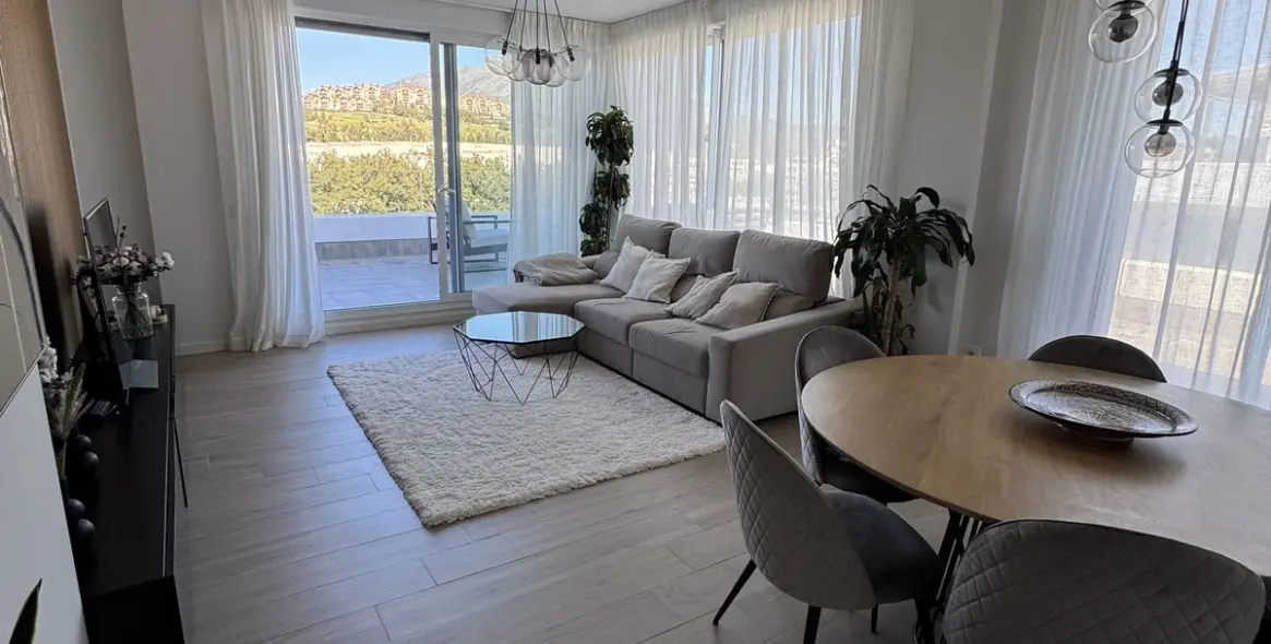 Long-term rent of penthouse in Nueva Andalucía 5