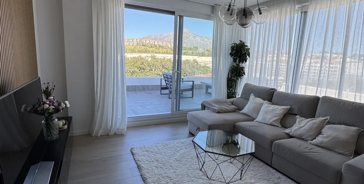 Long-term rent of penthouse in Nueva Andalucía 6