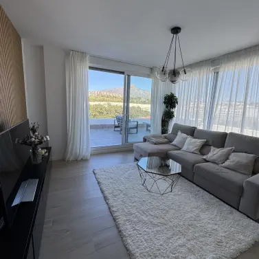 Long-term rent of penthouse in Nueva Andalucía