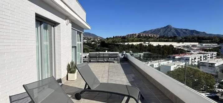 Long-term rent of penthouse in Nueva Andalucía 1
