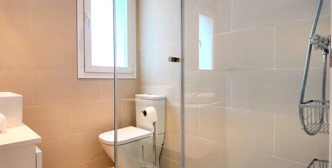 Alquiler a largo plazo de apartamento en planta baja en El Paraiso 12