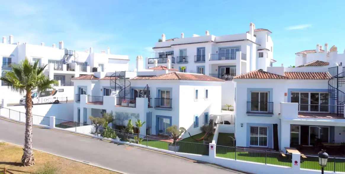 Alquiler a largo plazo de apartamento en planta baja en El Paraiso 13