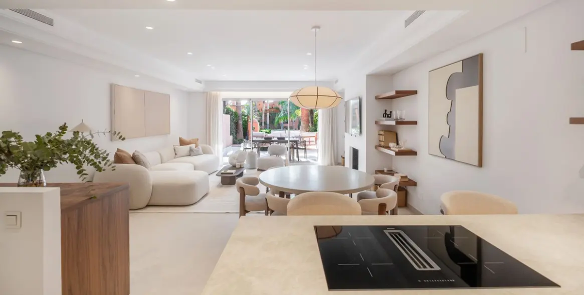 Долгосрочная аренда дома на две семьи в The Golden Mile 2