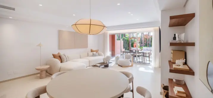 Alquiler a largo plazo de casa pareada en The Golden Mile 2