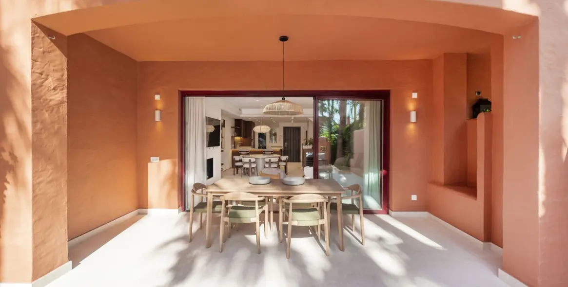 Долгосрочная аренда дома на две семьи в The Golden Mile 12