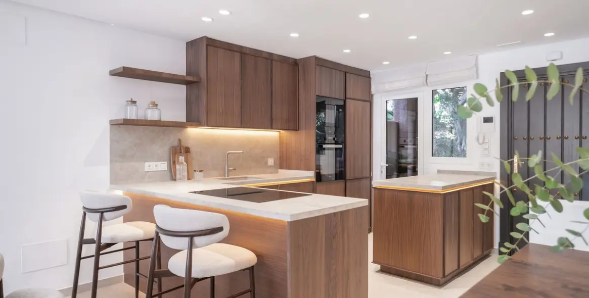 Долгосрочная аренда дома на две семьи в The Golden Mile 14