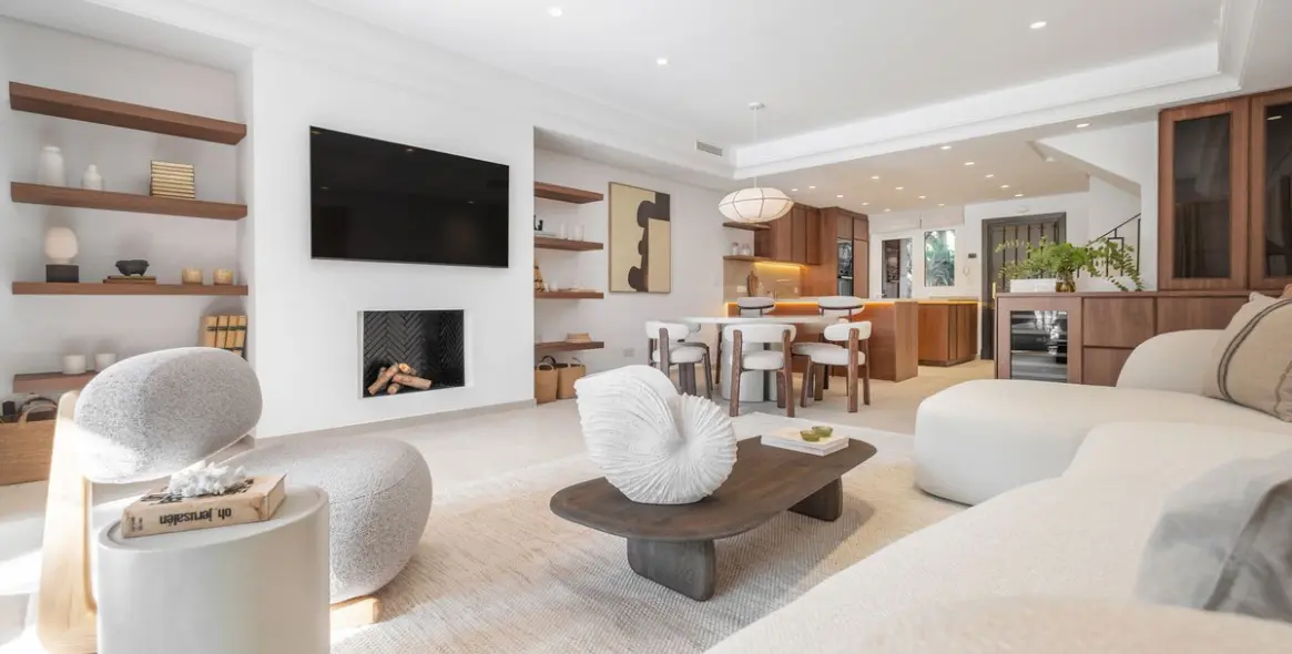 Долгосрочная аренда дома на две семьи в The Golden Mile 15