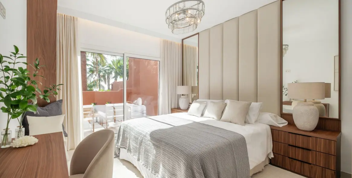 Долгосрочная аренда дома на две семьи в The Golden Mile 17