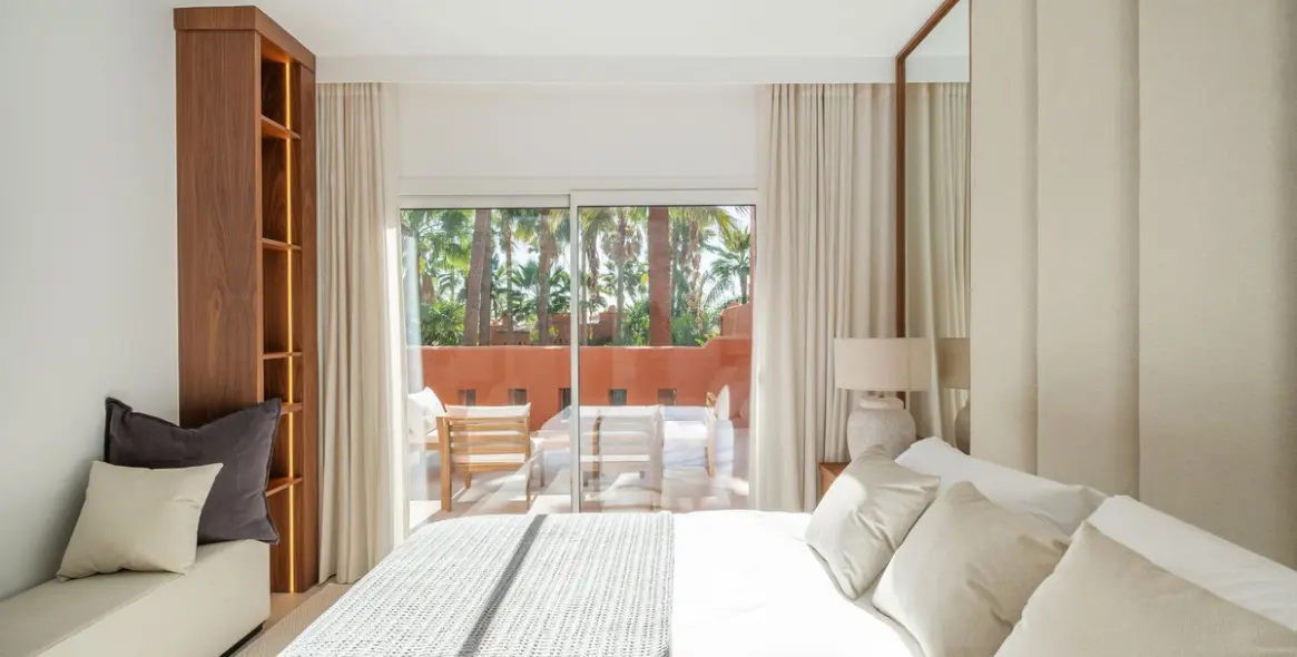 Долгосрочная аренда дома на две семьи в The Golden Mile 18