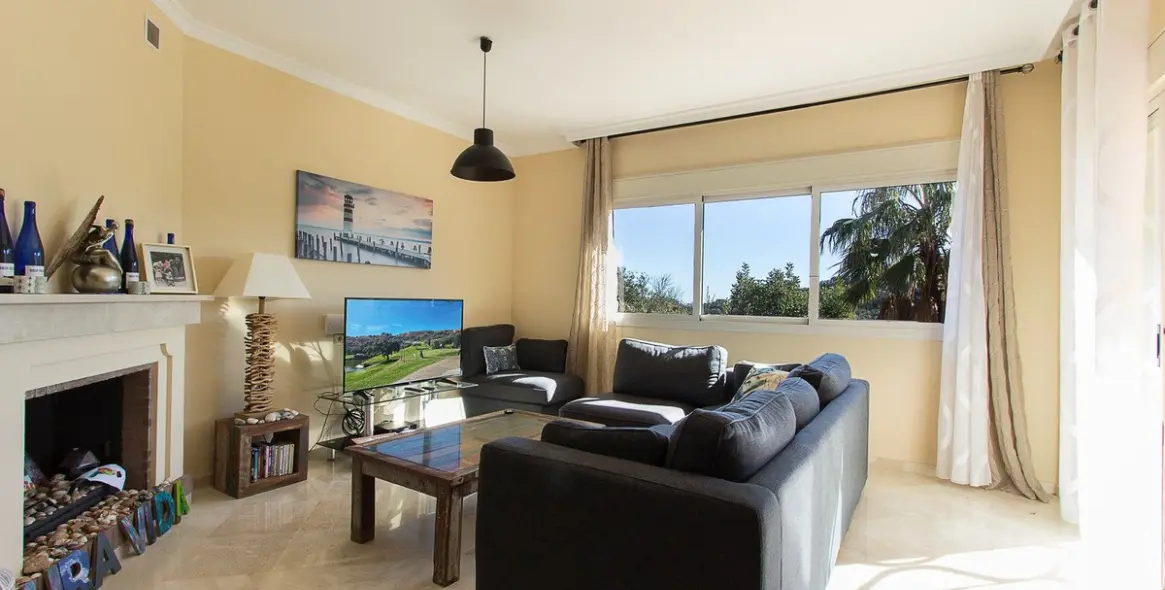 Sale of ground floor apartment in La Mairena 5