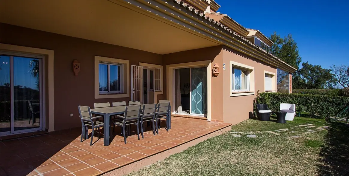 Sale of ground floor apartment in La Mairena 7