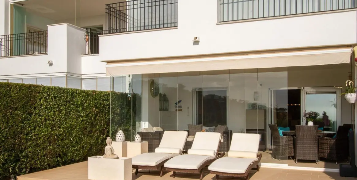 Sale of ground floor apartment in La Mairena 9