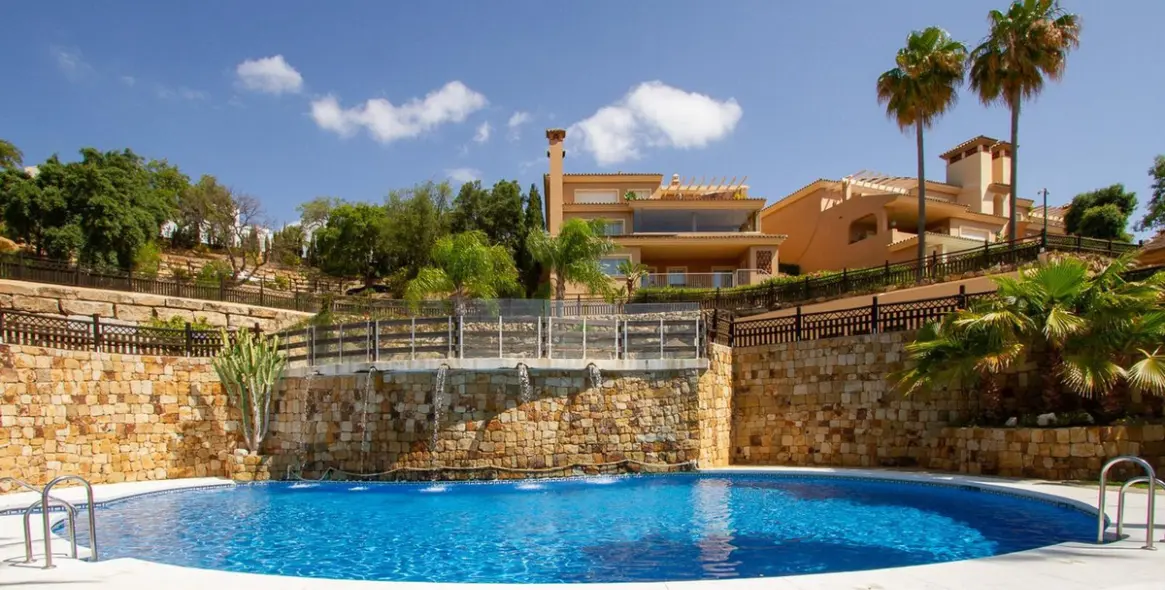 Sale of penthouse in La Mairena 22