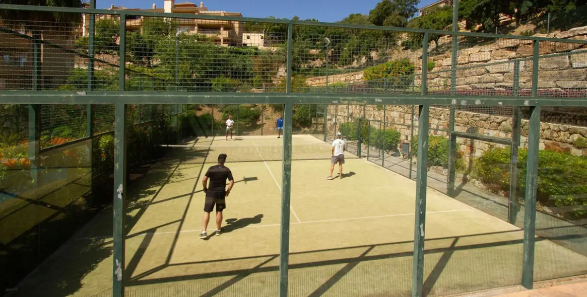 Sale of penthouse in La Mairena 23