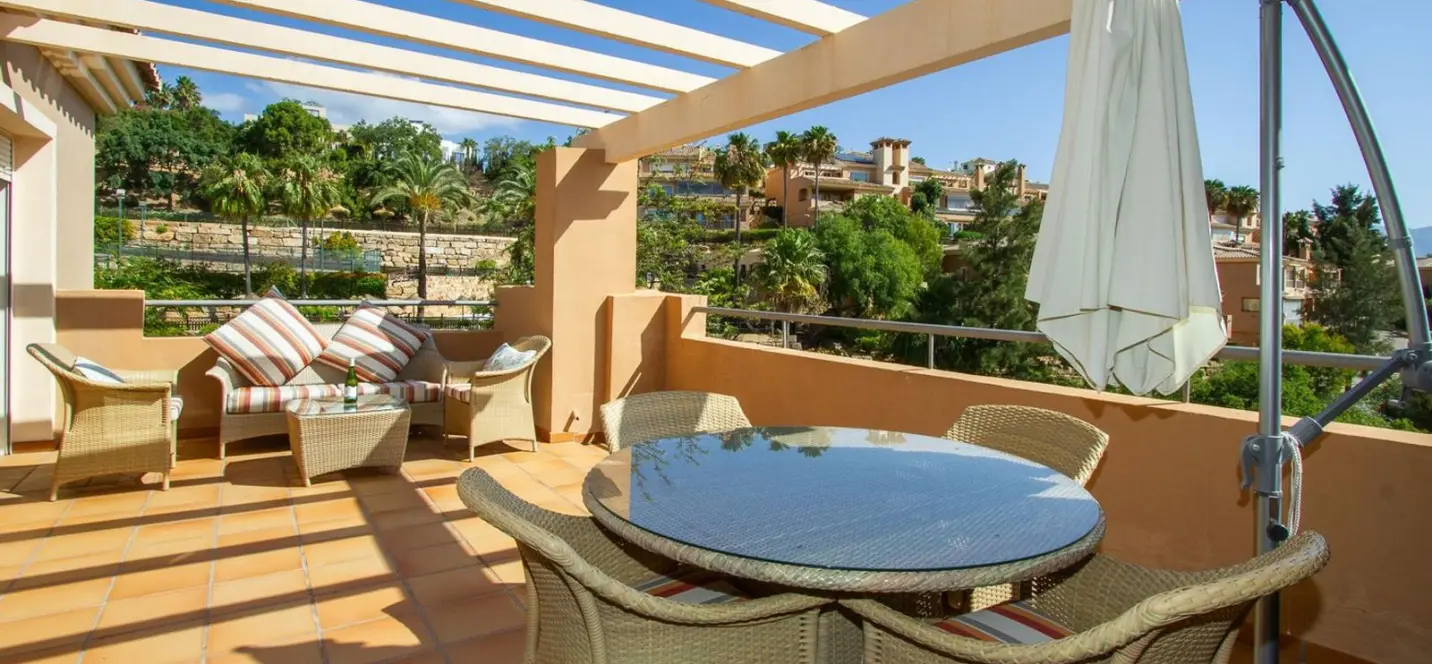 Sale of penthouse in La Mairena 1