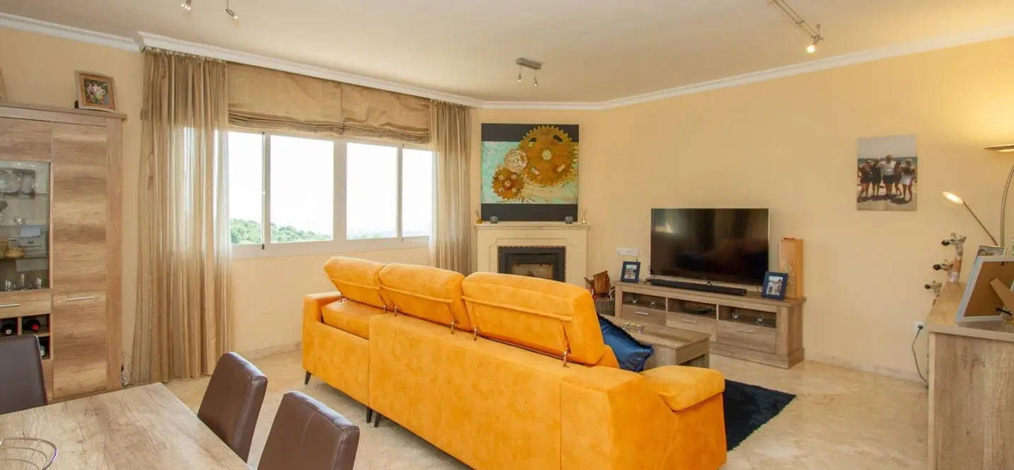 Sale of penthouse in La Mairena 2