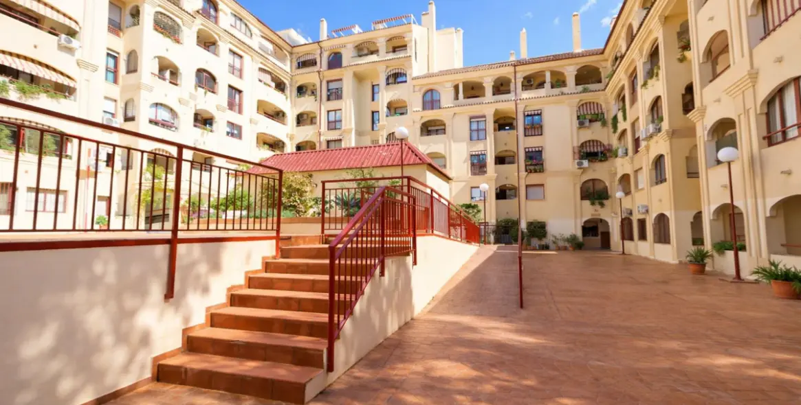 Venta de apartamento en planta media en Arroyo de la Miel 1