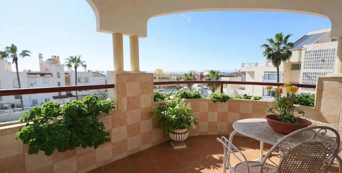 Venta de apartamento en planta media en Arroyo de la Miel 2