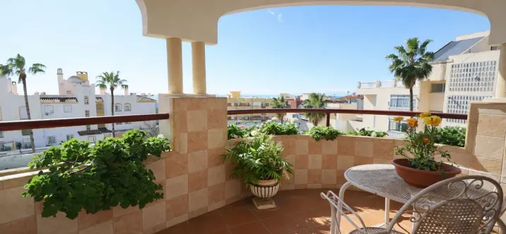 Venta de apartamento en planta media en Arroyo de la Miel 1