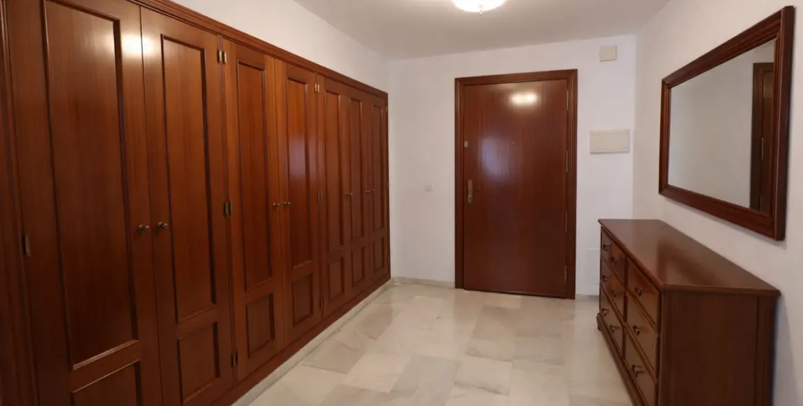 Venta de apartamento en planta media en Arroyo de la Miel 3
