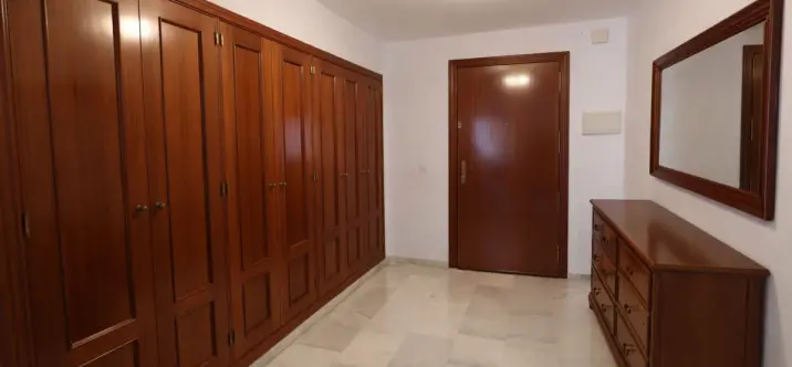 Venta de apartamento en planta media en Arroyo de la Miel 2