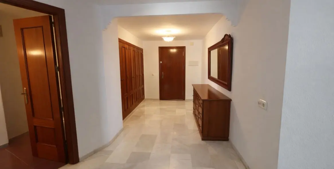 Venta de apartamento en planta media en Arroyo de la Miel 4
