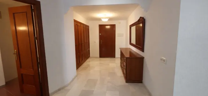Venta de apartamento en planta media en Arroyo de la Miel 3